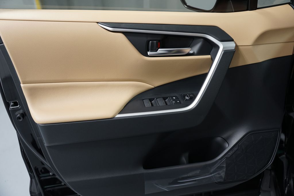 Thumbnail: 2025 Toyota RAV4 - 30