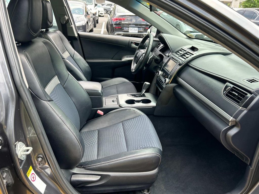 Thumbnail: 2012 Toyota Camry - 21