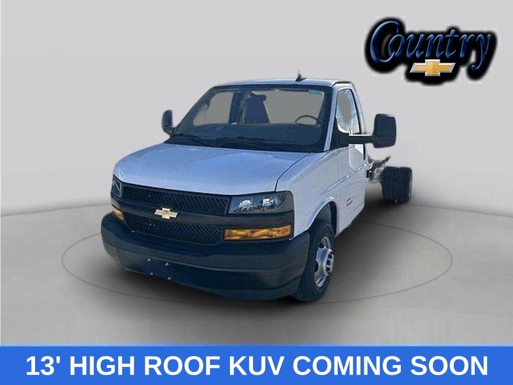 2026 Chevrolet Express Chassis Plata (Silver Ice Metallic) Van Tracción trasera 8 velocidades Automática