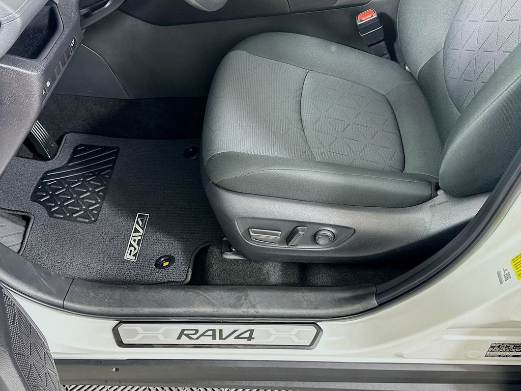 Thumbnail: 2025 Toyota RAV4 - 19
