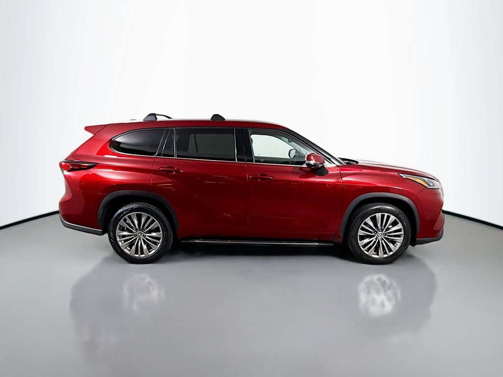 Thumbnail: 2020 Toyota Highlander - 4