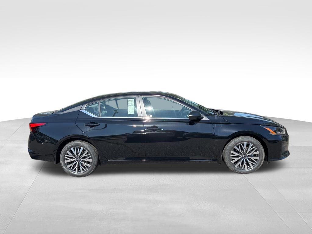 New 2026 Black Nissan 2.5 SV image 5