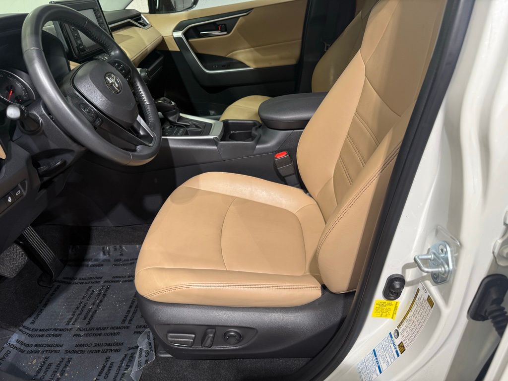 2021 Toyota RAV4 XLE Premium 14