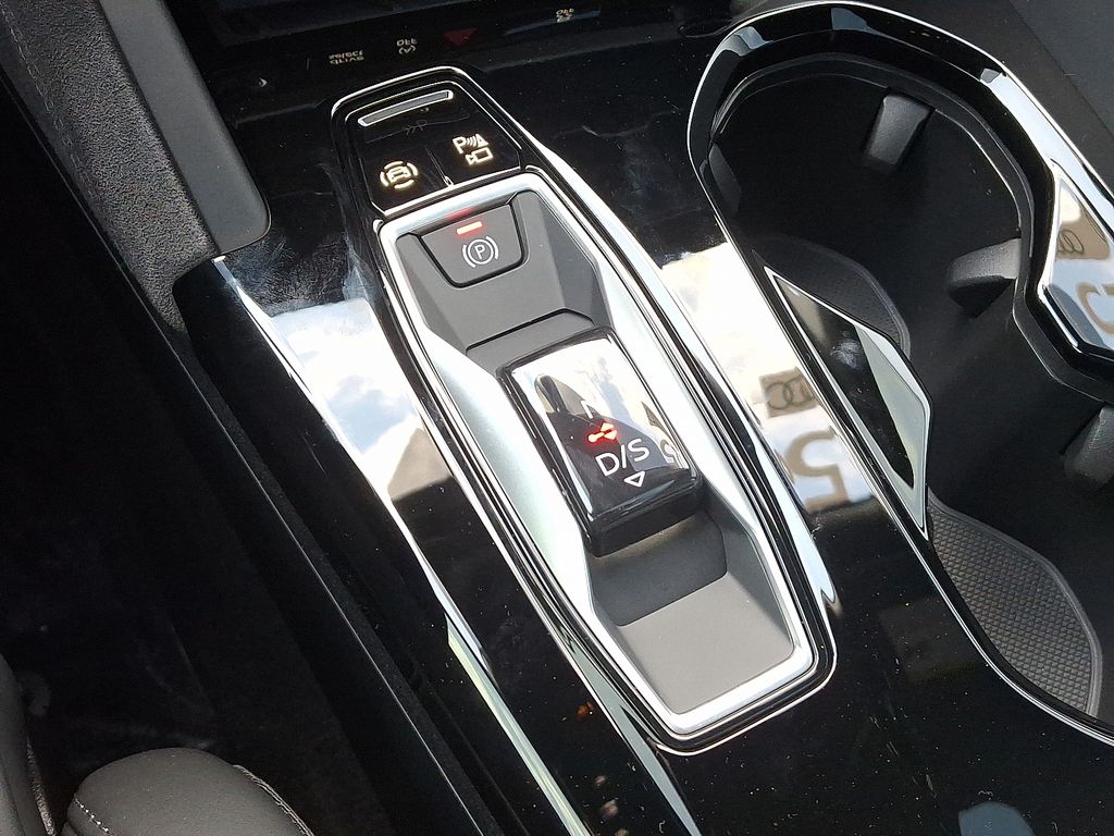 Thumbnail: 2025 Audi SQ5 - 16