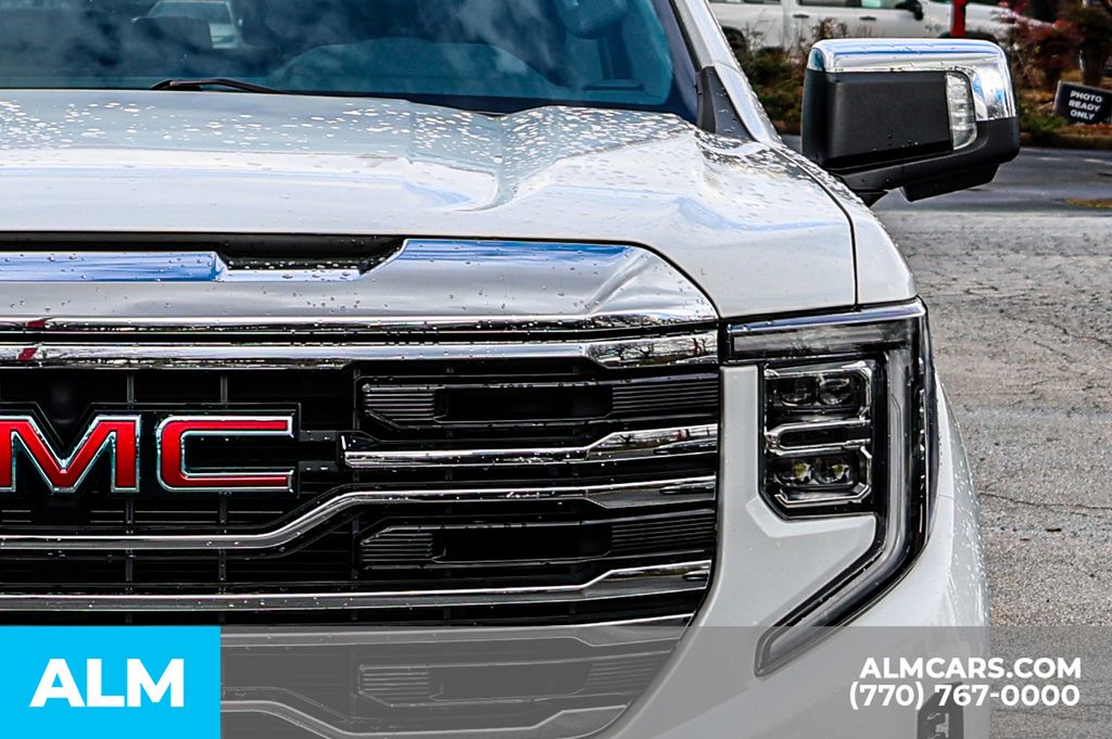 Used 2025 White GMC SLT image 16