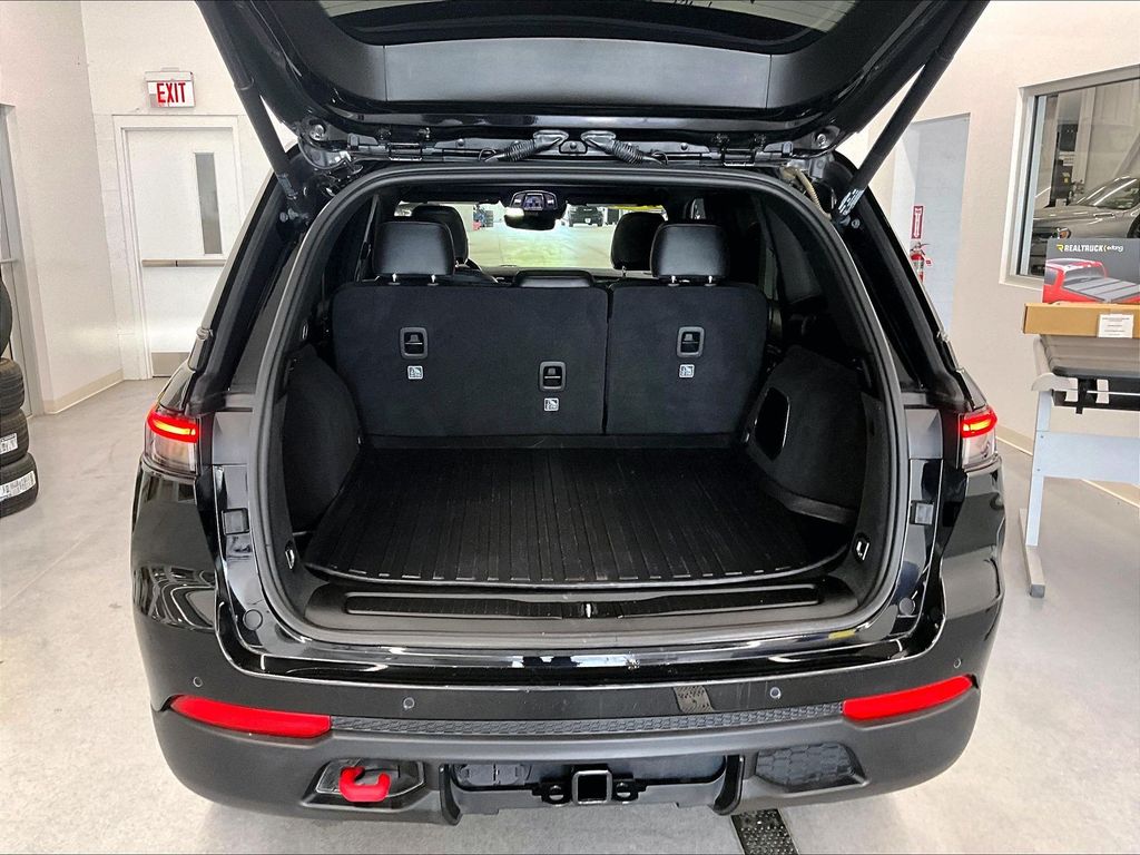 2022 Jeep Grand Cherokee — photo 35