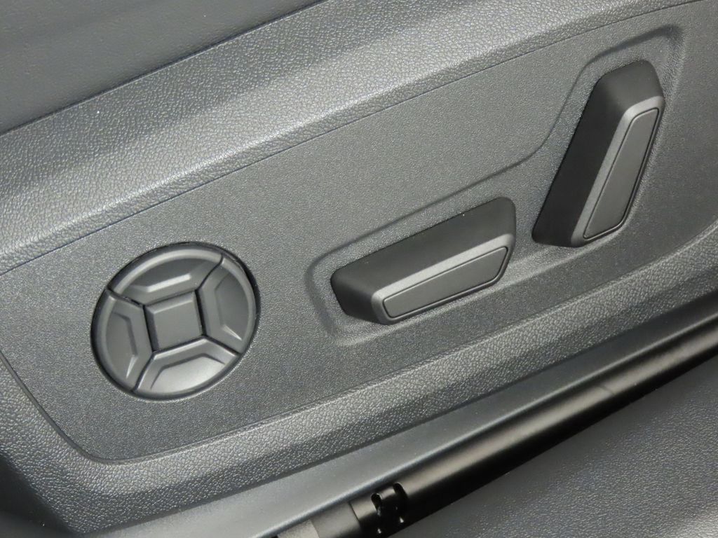 Thumbnail: 2026 Audi A6 - 32
