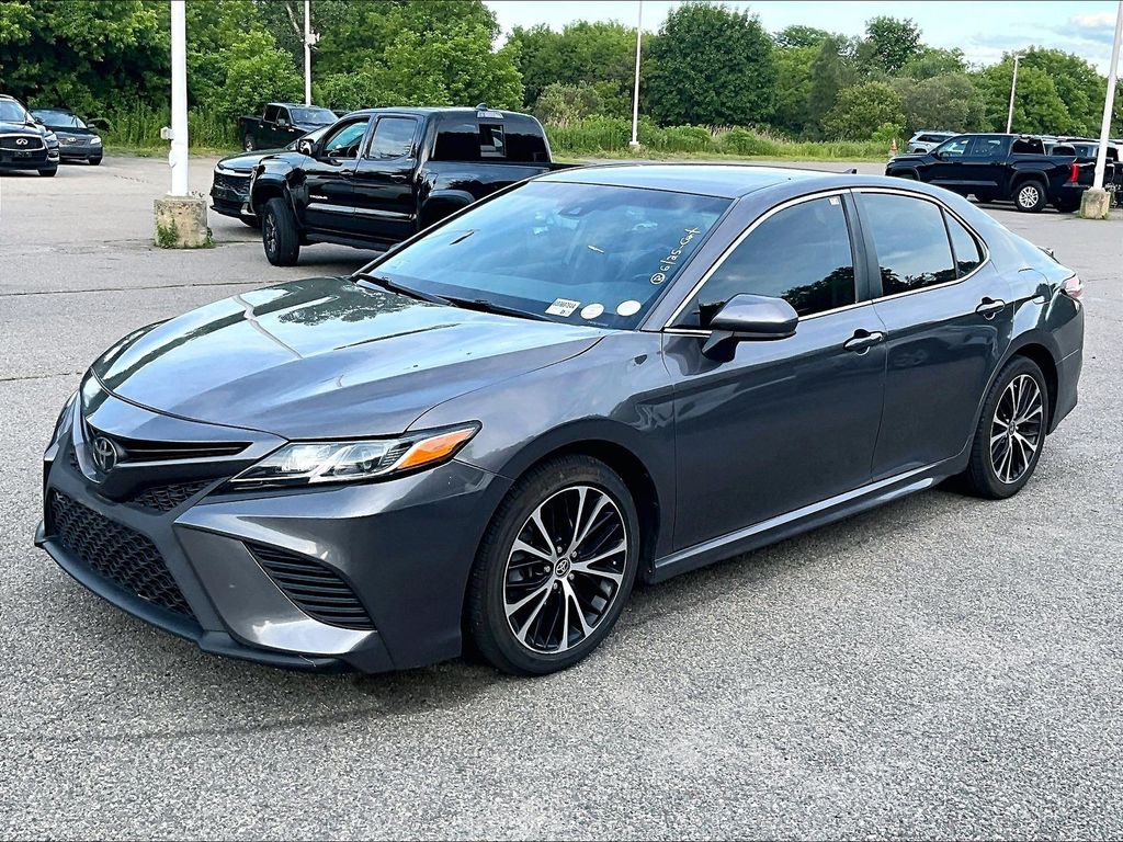 2020 Toyota Camry — photo 3