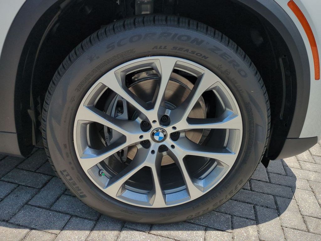 New 2026 White BMW xDrive40i image 11