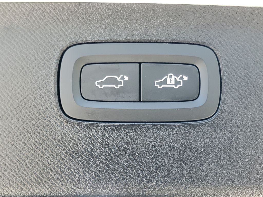 used 2022 Volvo XC90 Recharge Plug-In Hybrid car, priced at $41,995