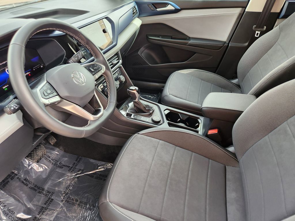 2024 Volkswagen Taos SE - Photo 7