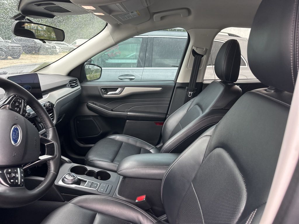 2022 Silver Metallic Ford Escape SEL FWD SUV