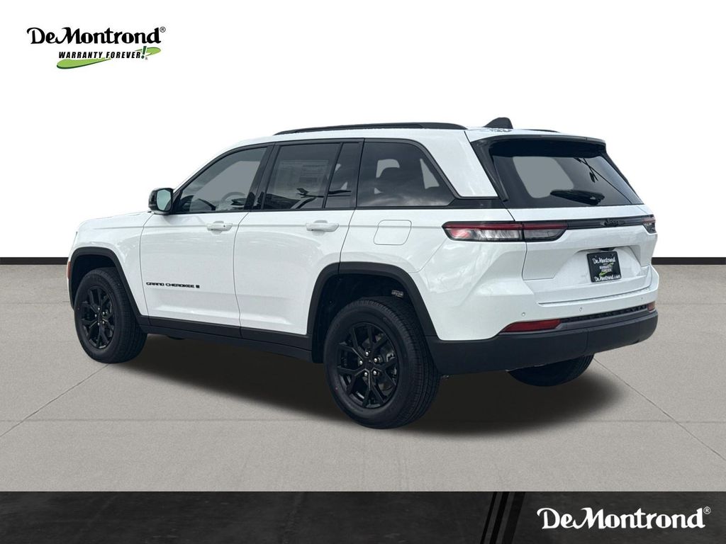2026 Jeep Grand Cherokee Altitude White at Mac Haik CDJR North Houston