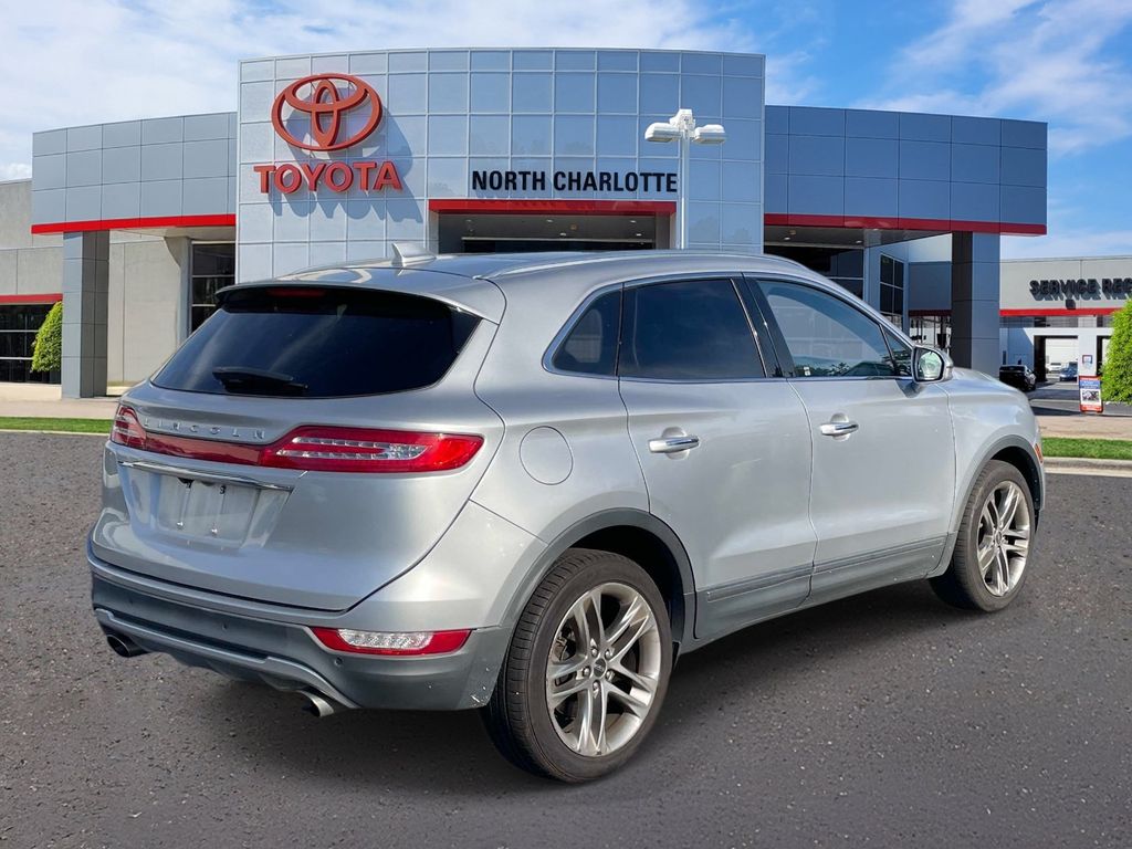 Used 2019 Silver Lincoln Reserve image 6