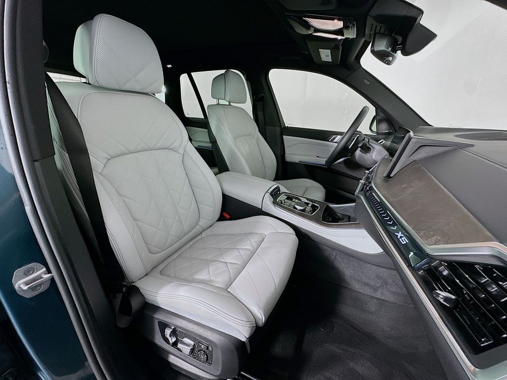 Thumbnail: 2025 BMW X5 - 29