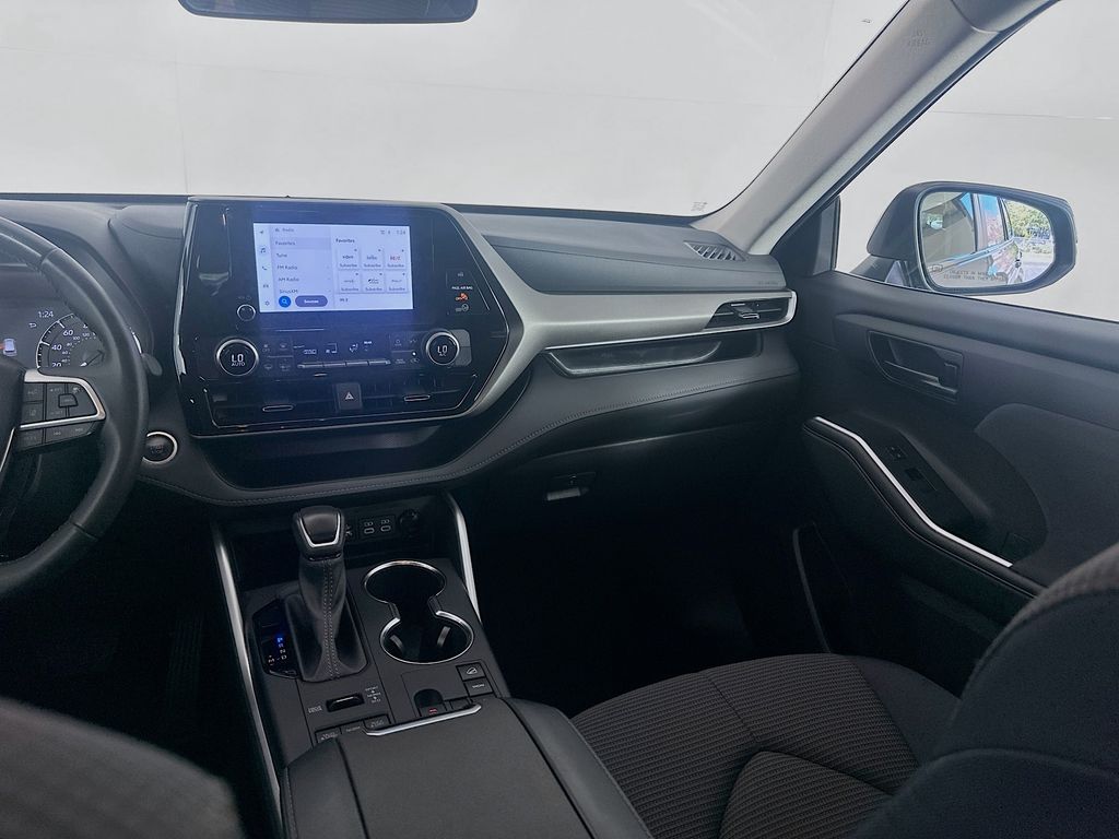 Thumbnail: 2024 Toyota Highlander - 22