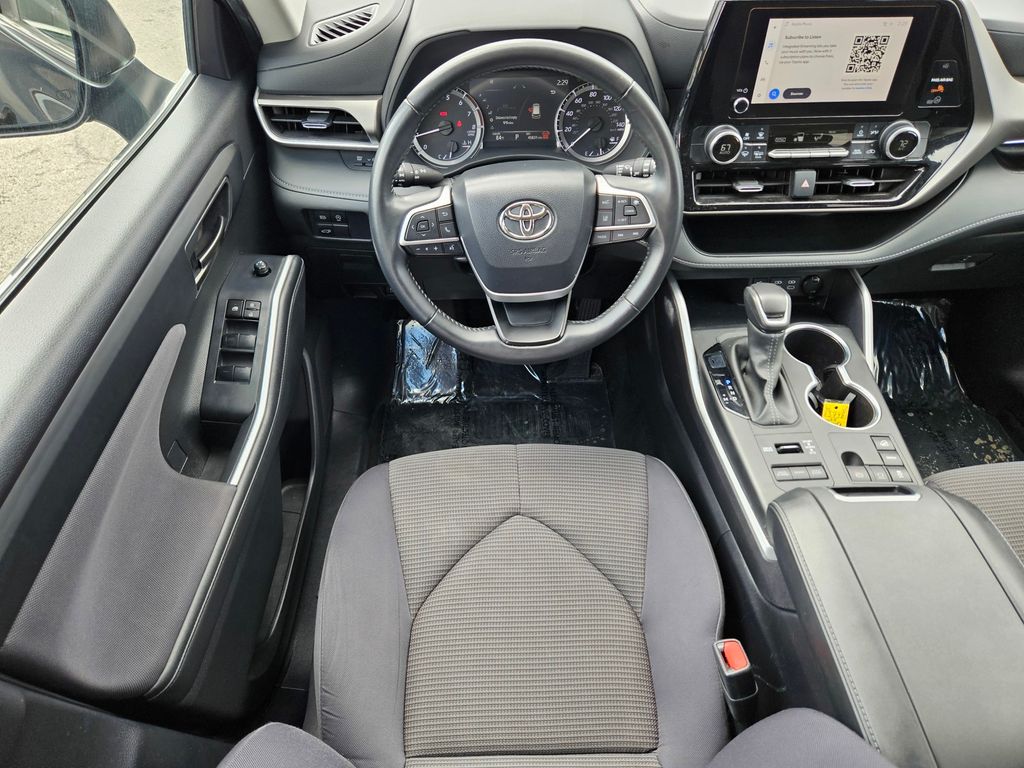 Used Car 2024 Toyota Highlander  Le For Sale Under $35,000 In San Marcos, Texas