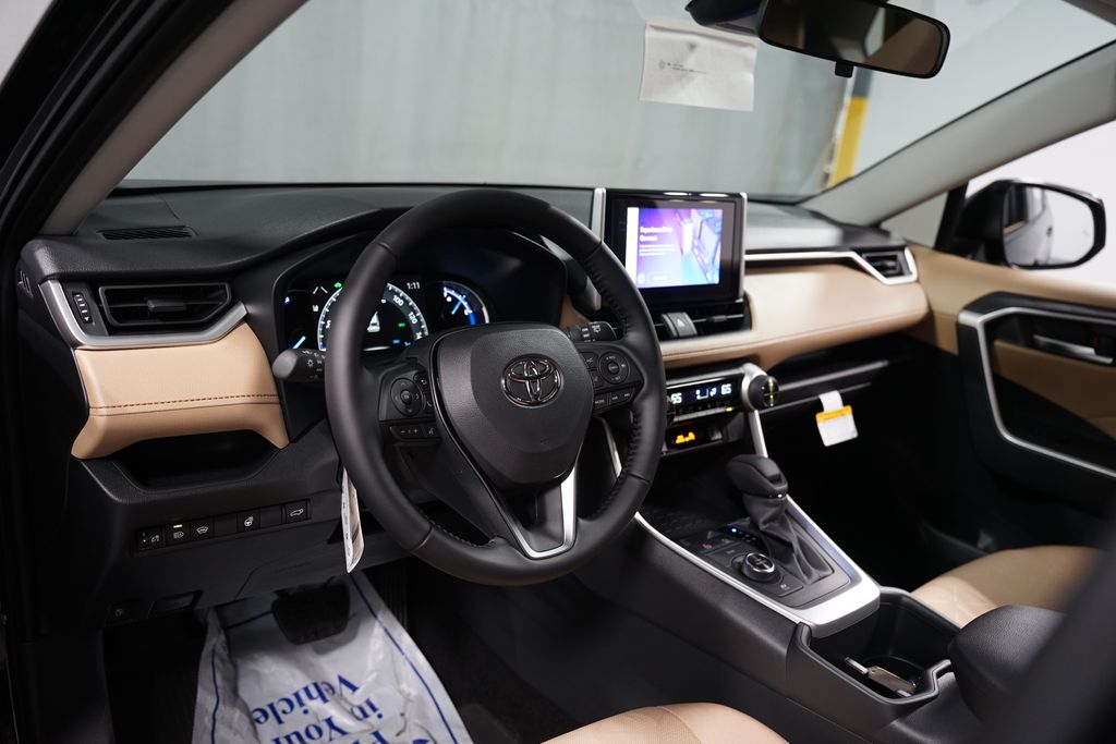 Thumbnail: 2025 Toyota RAV4 - 11