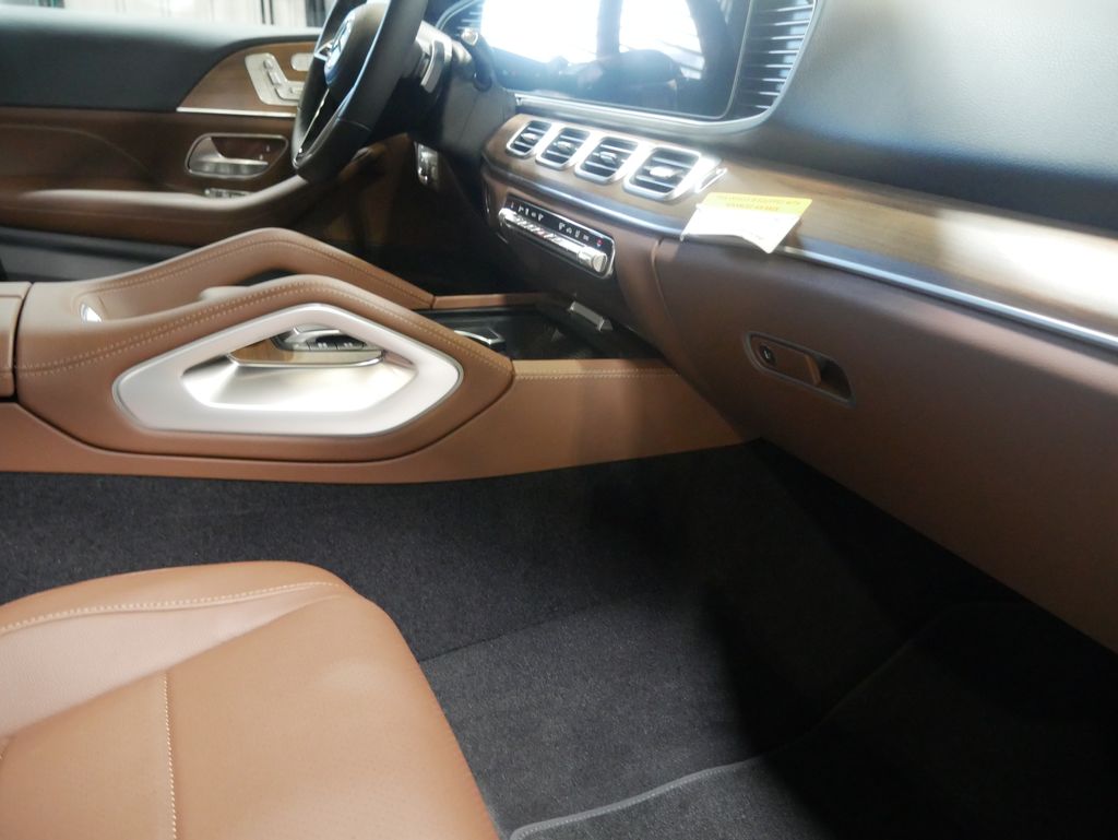 Thumbnail: 2026 Mercedes-Benz GLE - 30