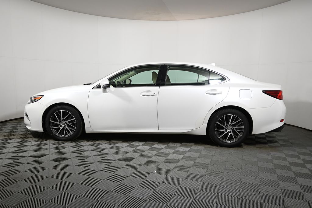 Thumbnail: 2016 Lexus ES - 2
