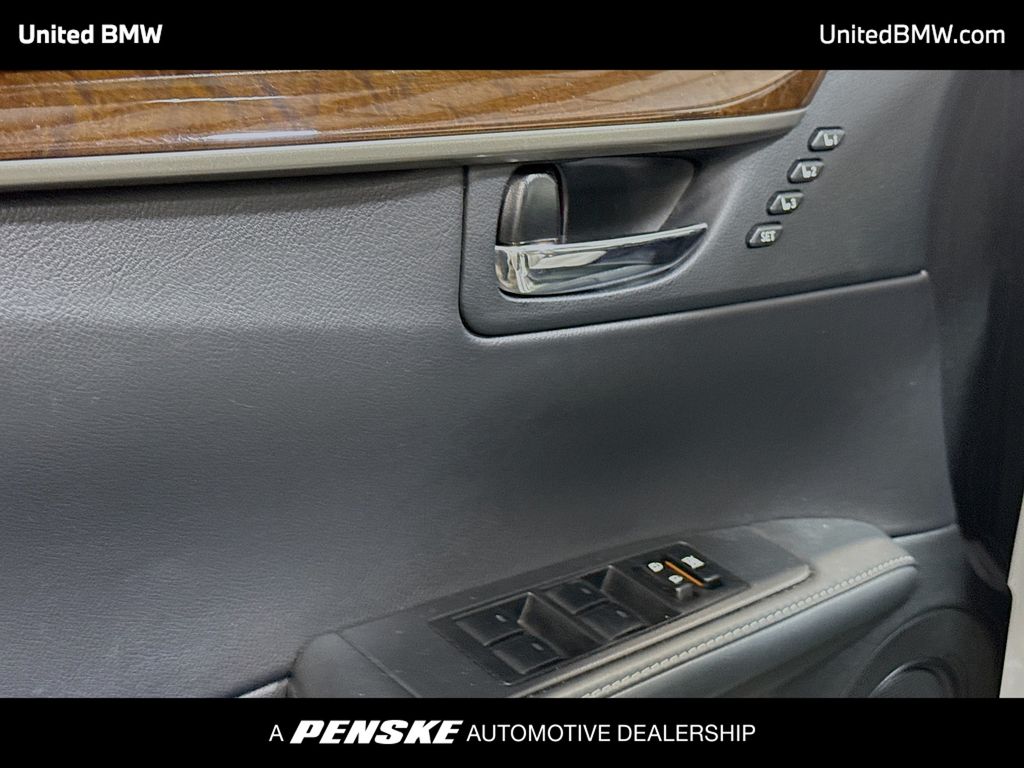 Thumbnail: 2014 Lexus ES - 3
