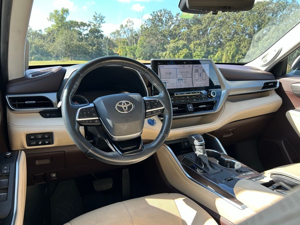 Thumbnail: 2021 Toyota Highlander - 12