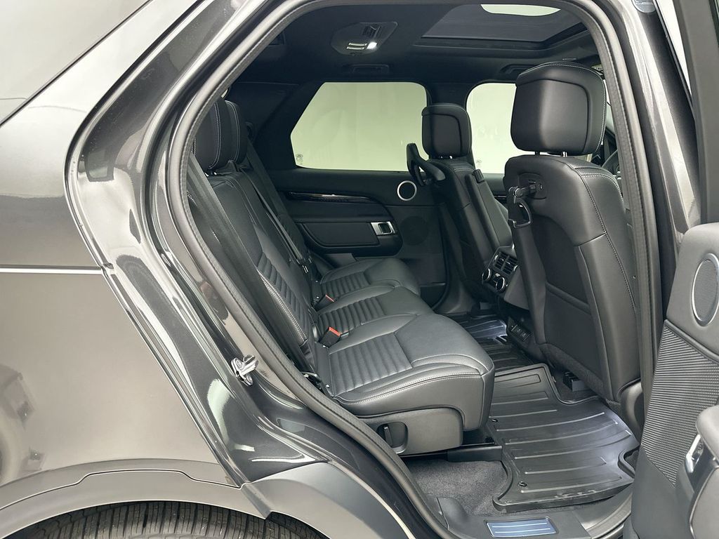 Thumbnail: 2026 Land Rover Discovery - 7