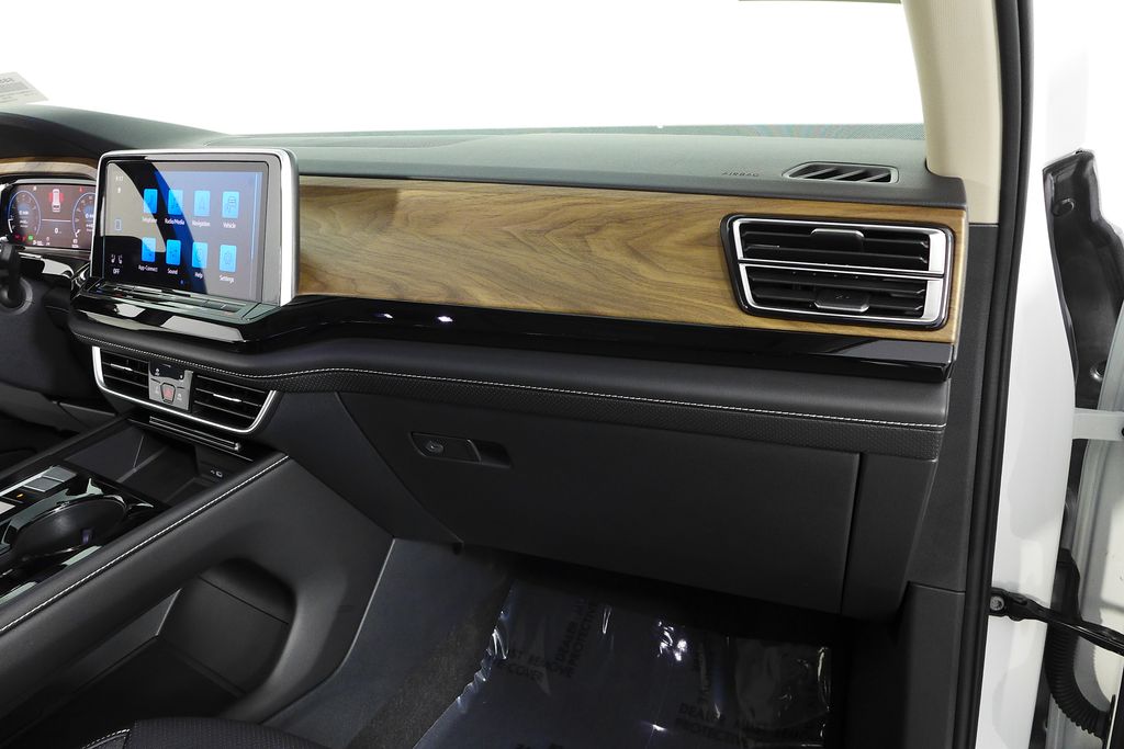 2024 Volkswagen Atlas SE 14