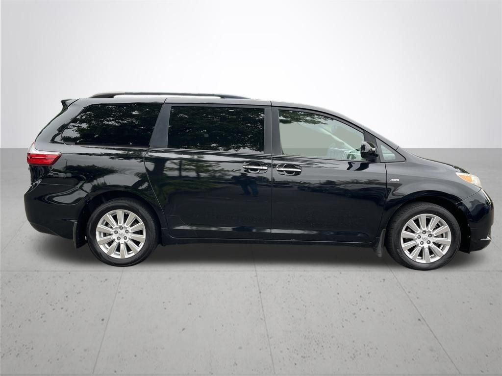 2017 Toyota Sienna XLE