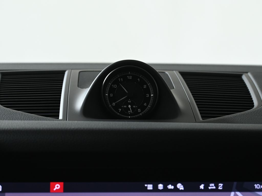 Thumbnail: 2026 Porsche Macan - 22