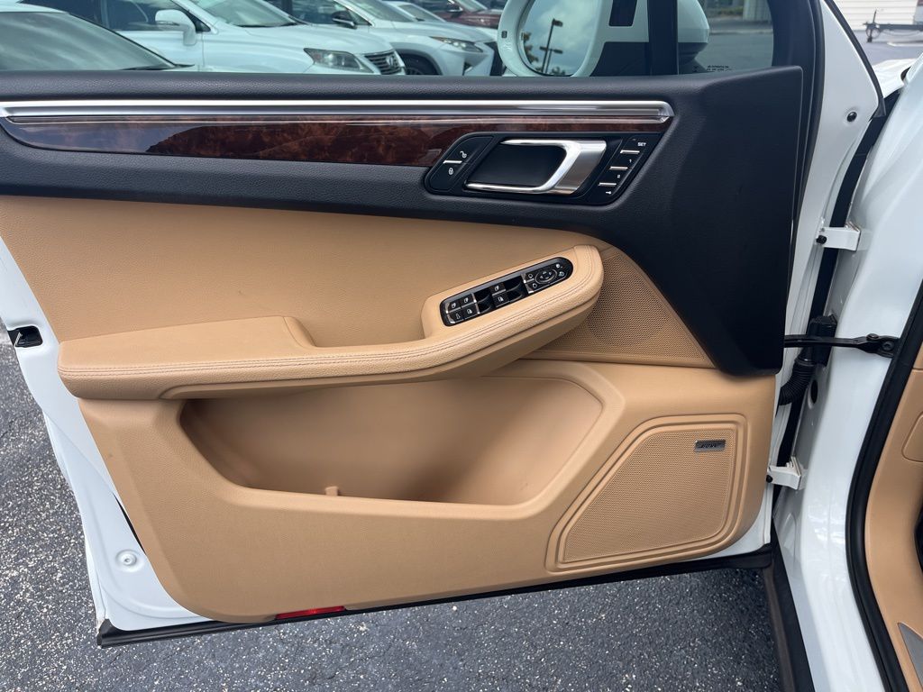 Thumbnail: 2017 Porsche Macan - 21