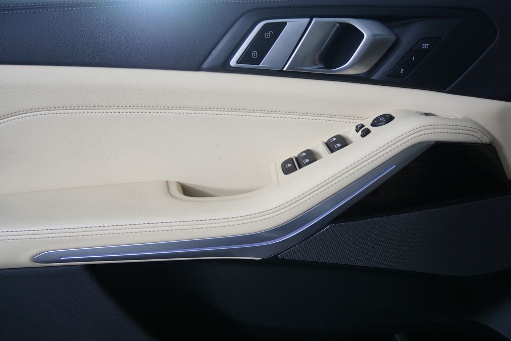 Thumbnail: 2021 BMW X5 - 8