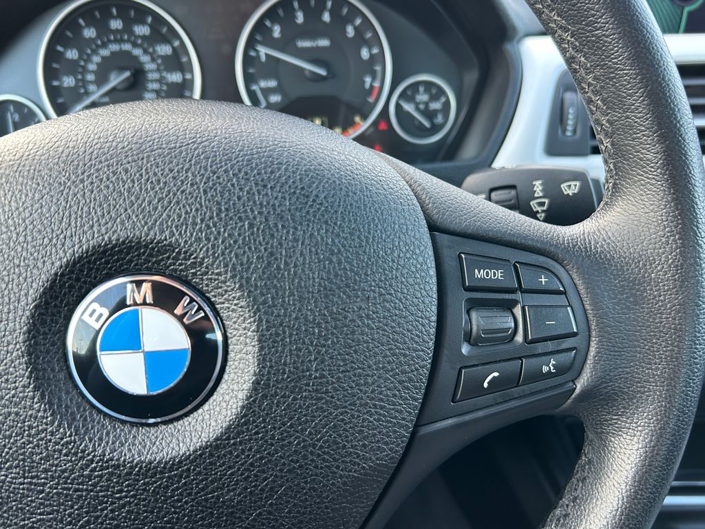 2013 BMW 3 Series 320i 20