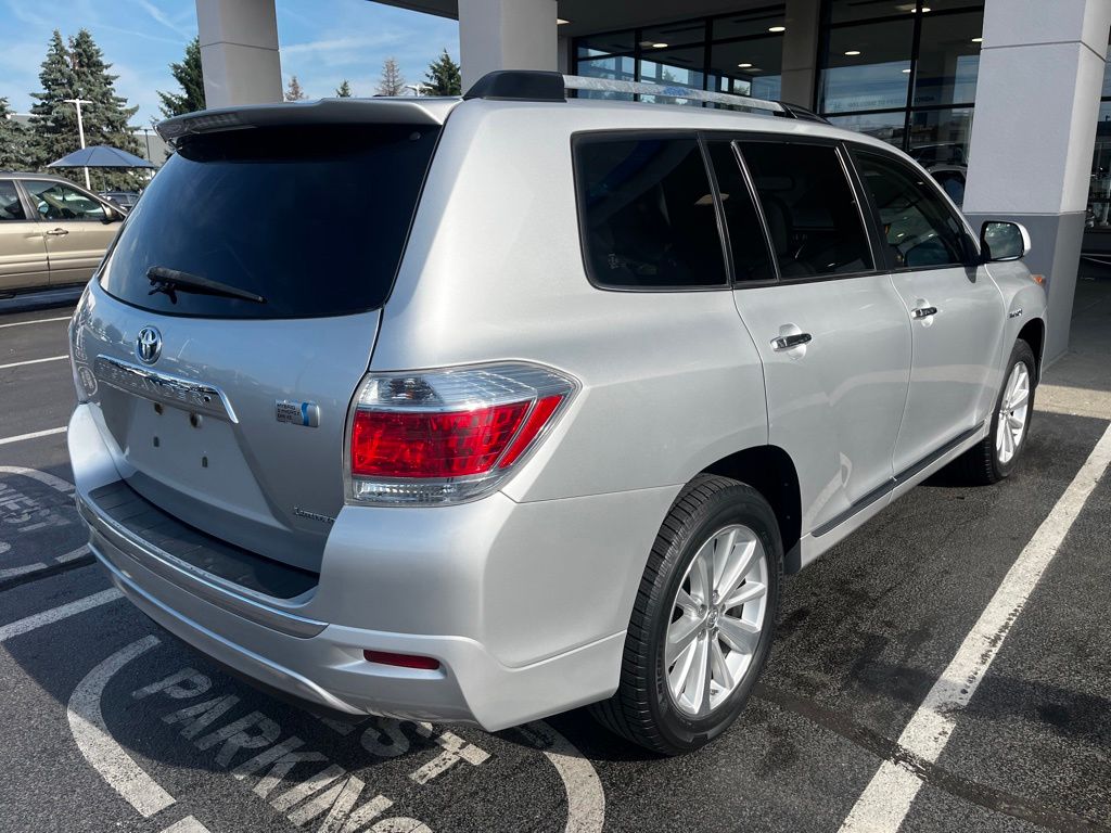 Thumbnail: 2013 Toyota Highlander - 2