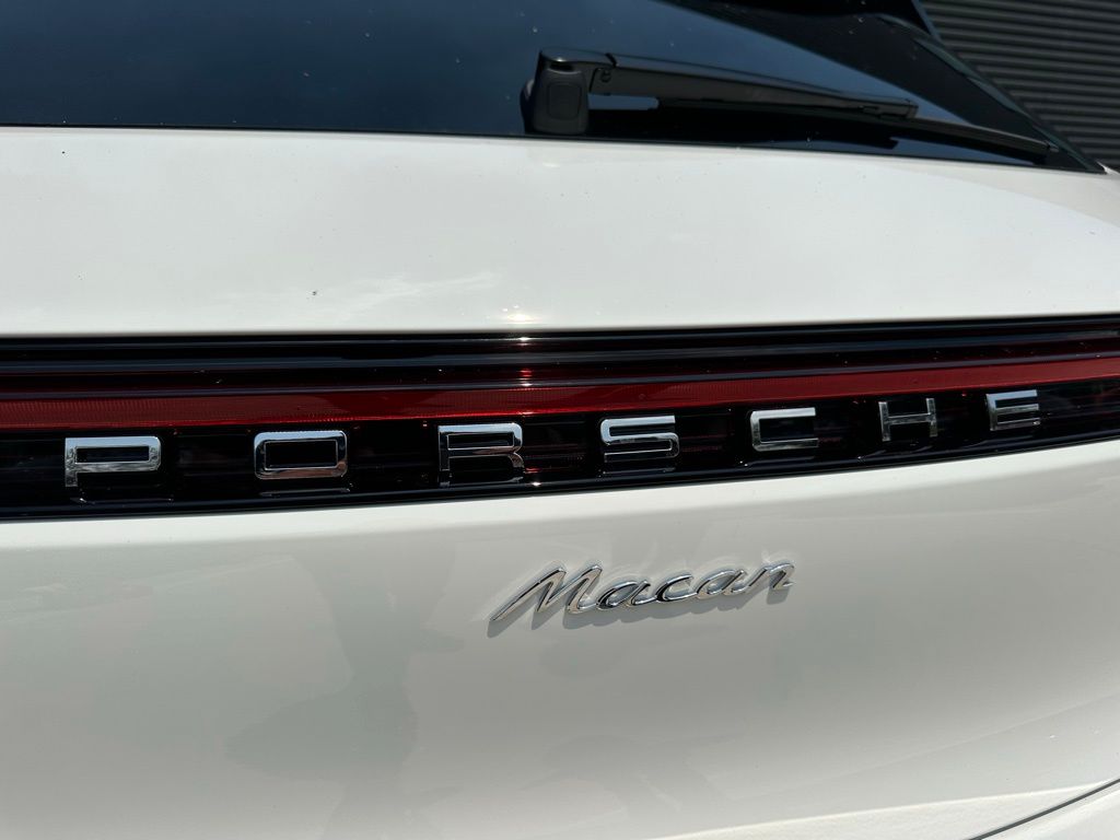 Thumbnail: 2026 Porsche Macan - 13