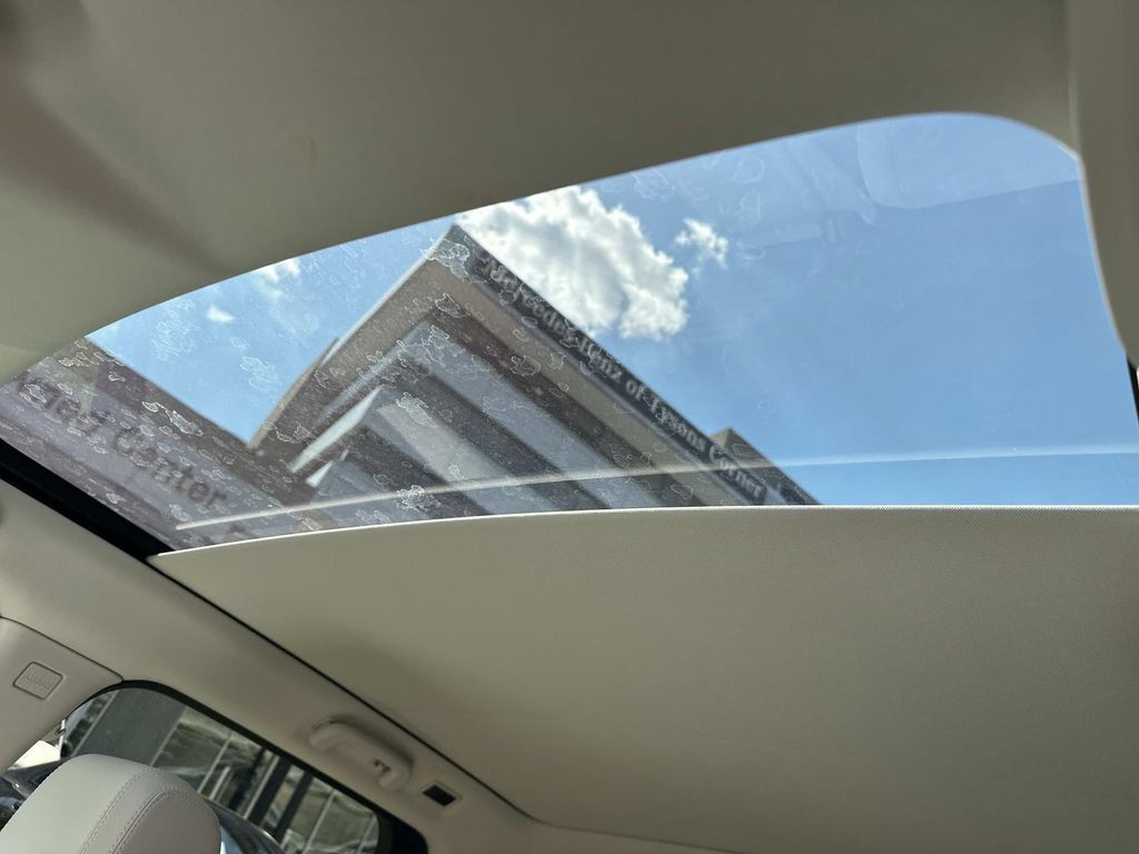 Thumbnail: 2025 Land Rover Discovery Sport - 17