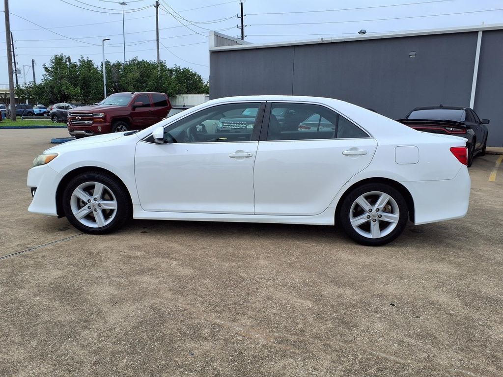 2014 Toyota Camry SE - 4