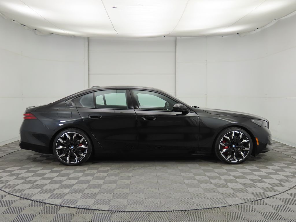 Thumbnail: 2026 BMW i5 - 4