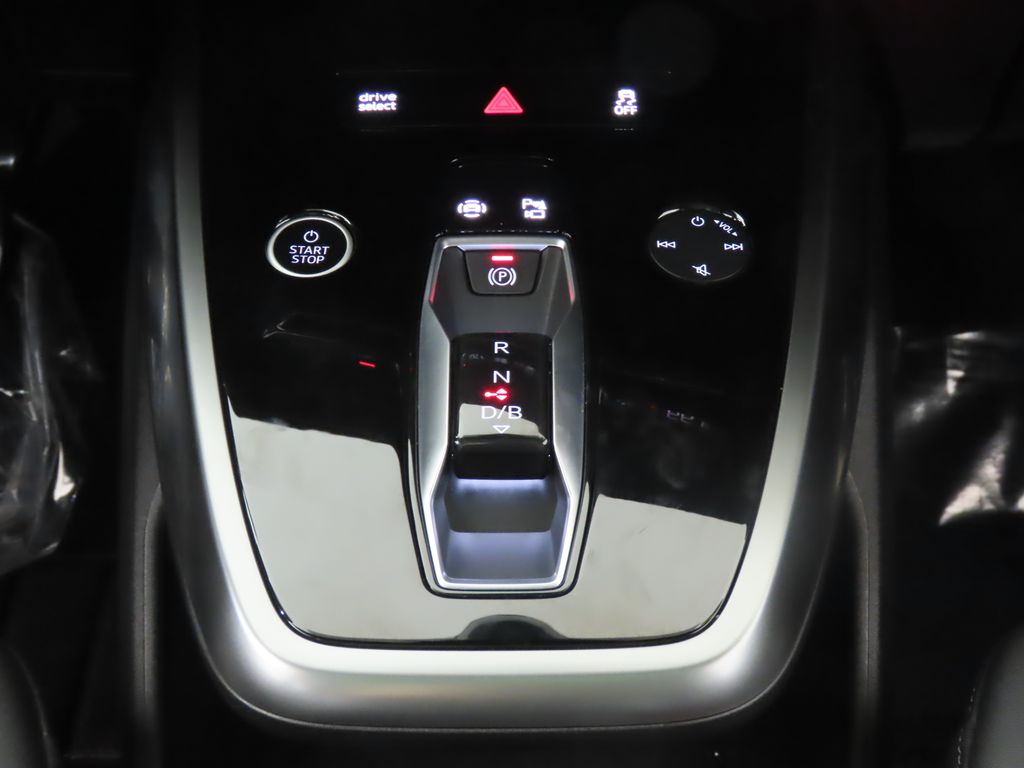 Thumbnail: 2023 Audi Q4 e-tron - 21