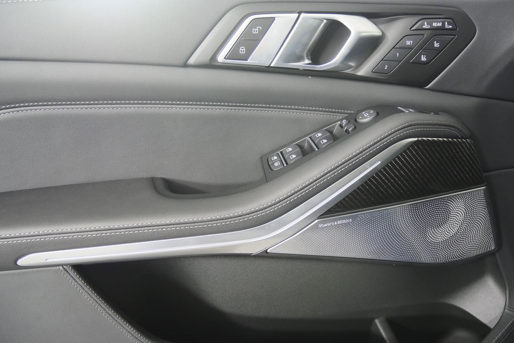 2026 BMW X7 Alpina XB7 11