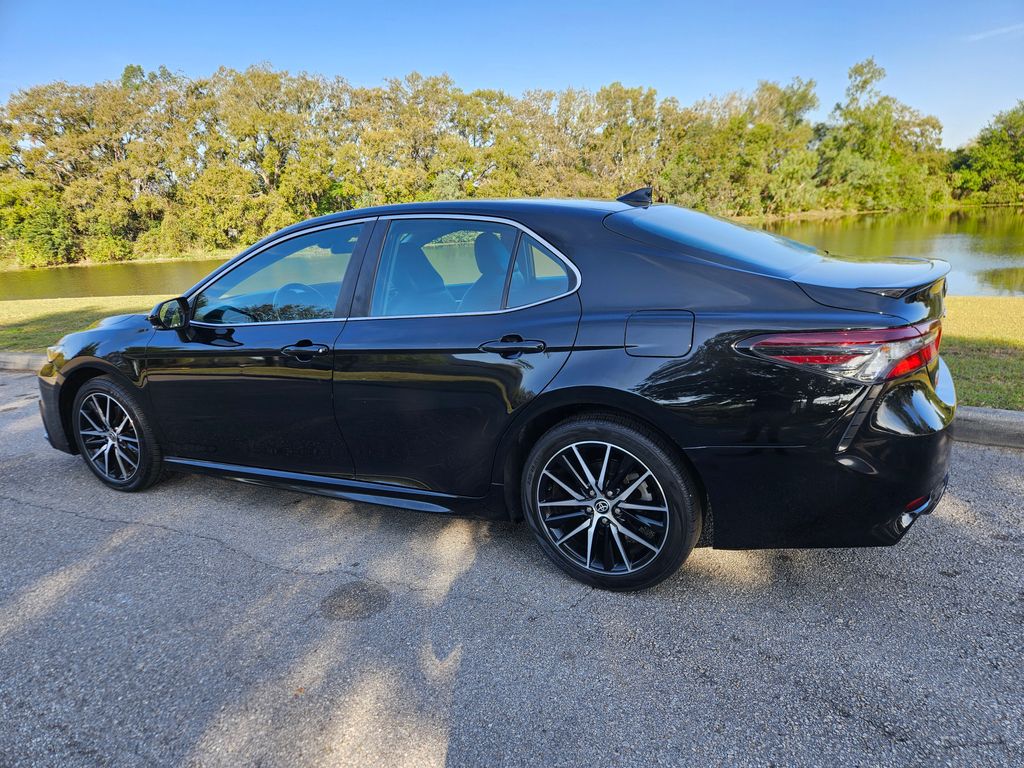 2022 Toyota Camry SE 3