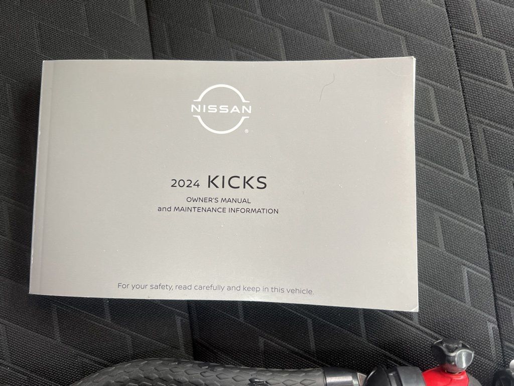 2024 Nissan Kicks SR photo