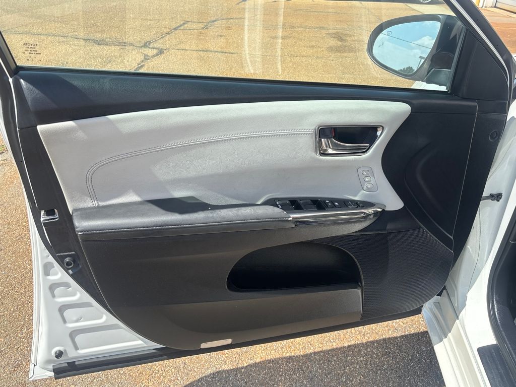 View vehicle photo 6