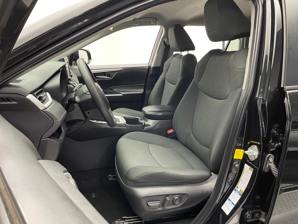 Thumbnail: 2022 Toyota RAV4 - 13