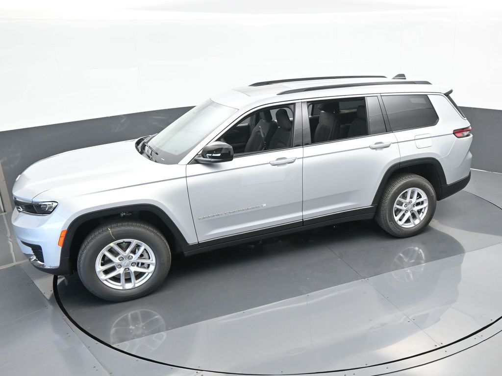 Used 2024 Silver Zynith Jeep Laredo image 39