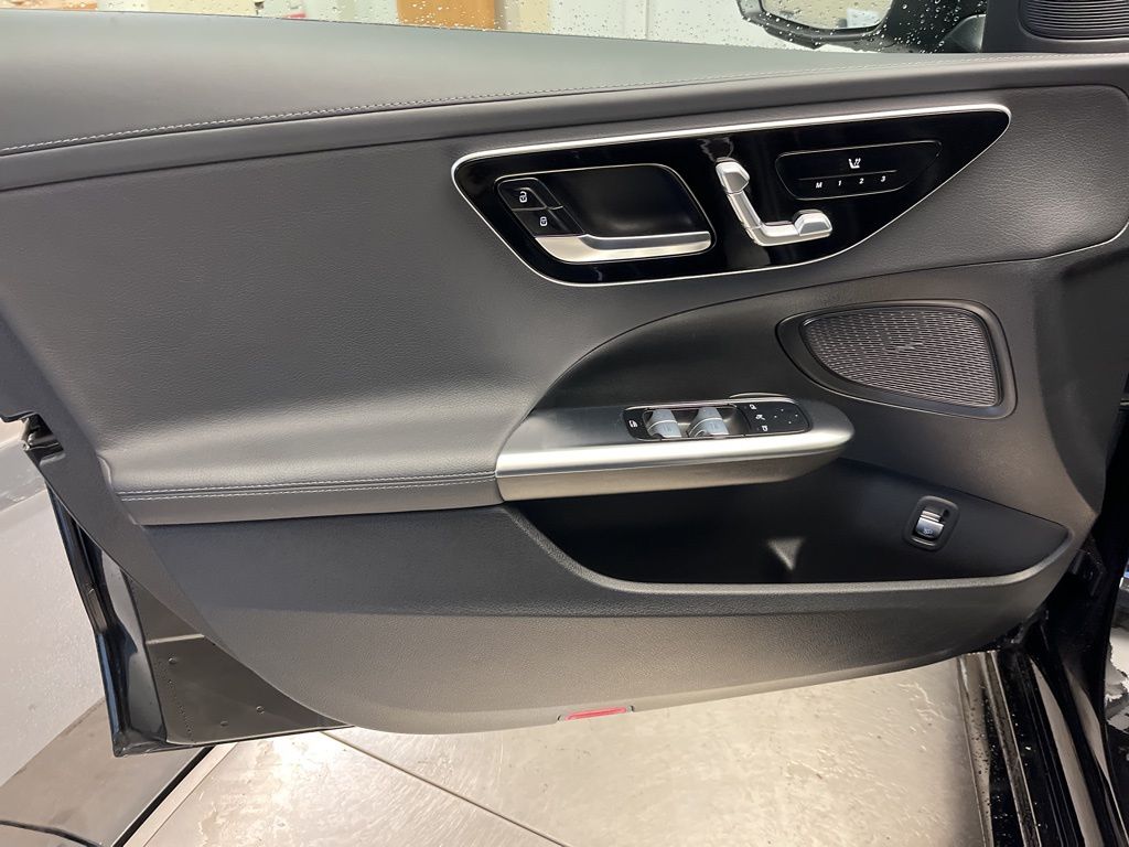 Thumbnail: 2023 Mercedes-Benz C-Class - 11