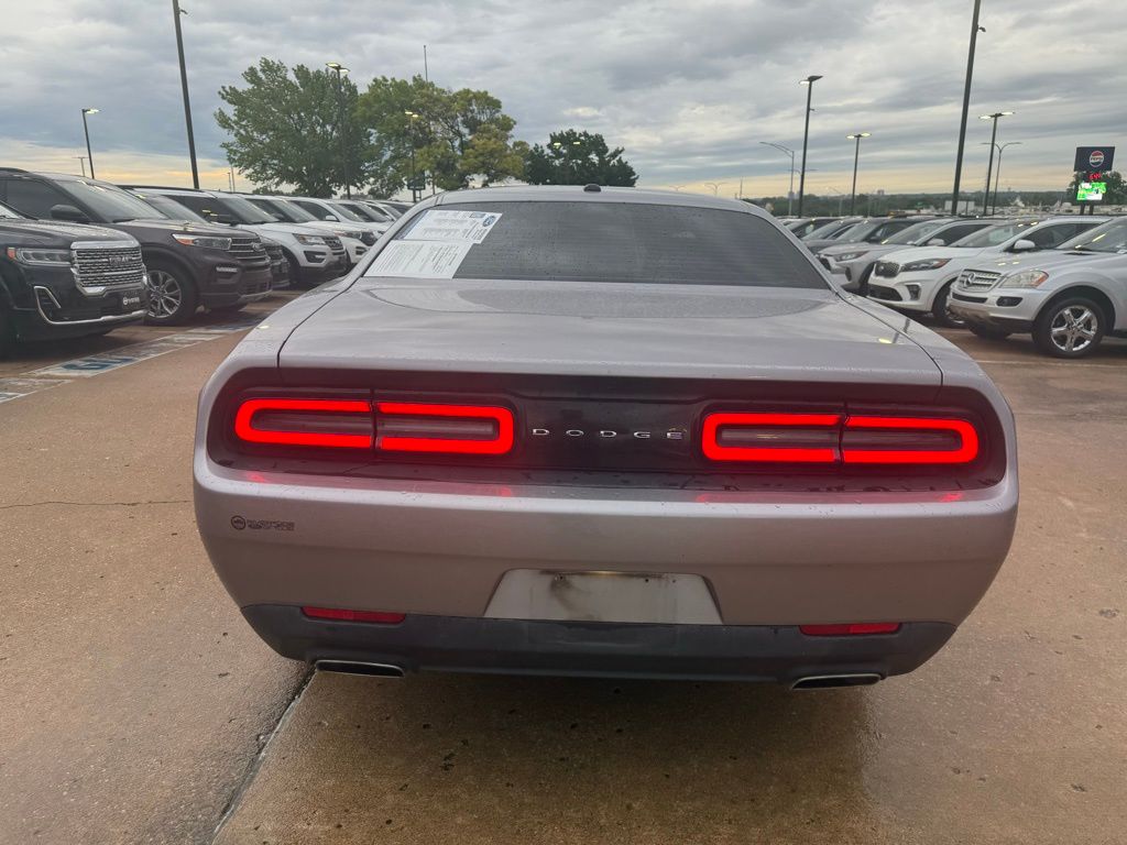 2016 Dodge Challenger SXT photo