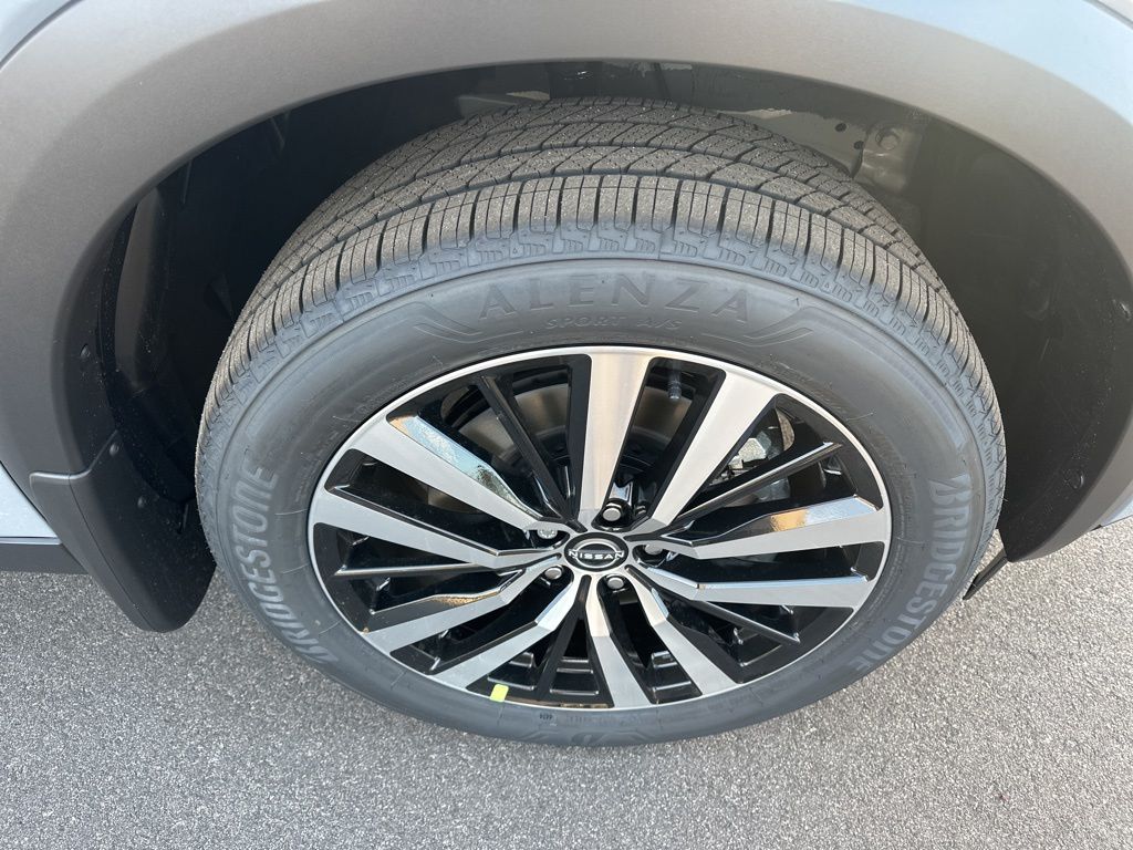 2025 Boulder Gray Pearl Nissan Pathfinder Platinum FWD SUV