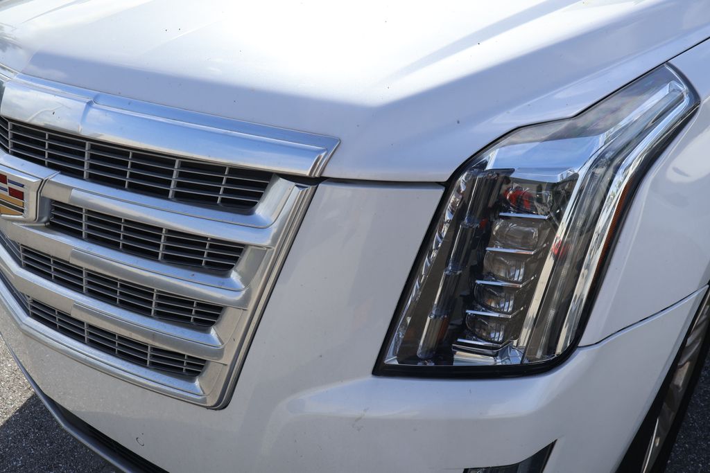 Thumbnail: 2019 Cadillac Escalade - 3