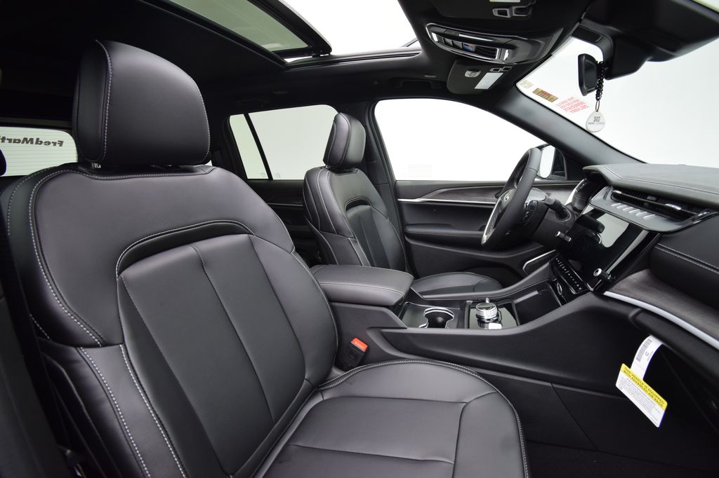 new 2026 Jeep Grand Cherokee car, priced at $39,853